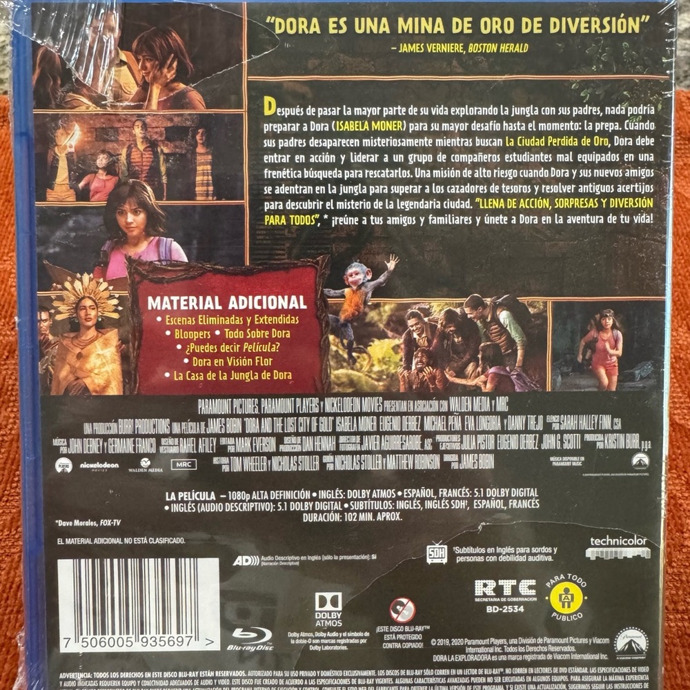 Dora La Ciudad Perdida Blu-ray - Pink Shirt Cover Art - Picture 2 of 3
